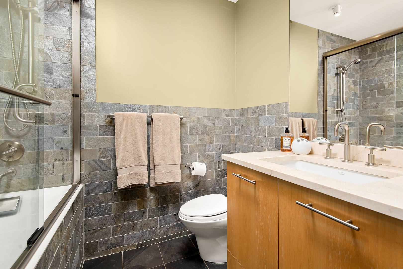 1708 N Mohawk Street