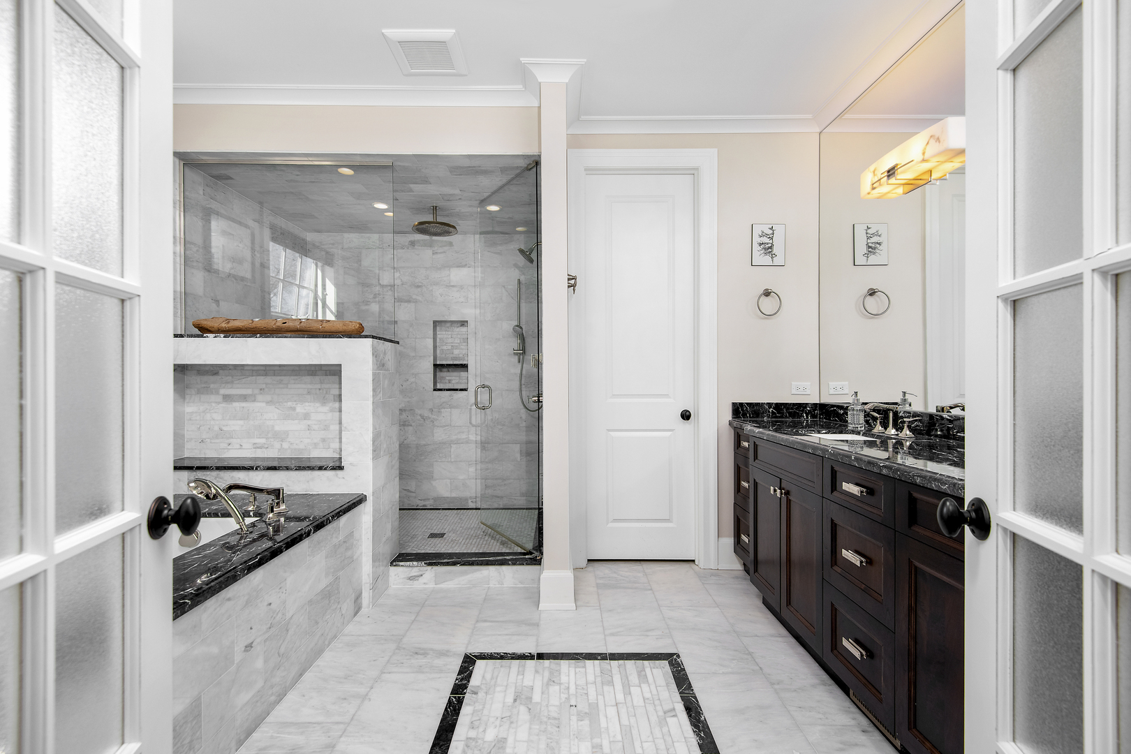 3649 N Paulina Street