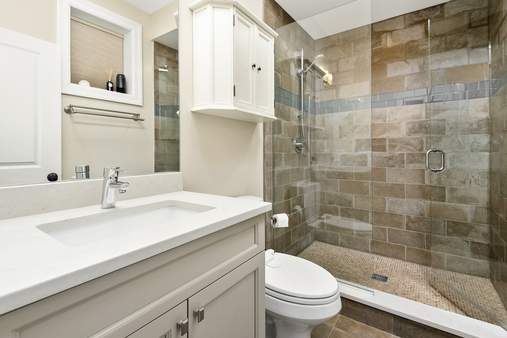 3649 N Paulina Street