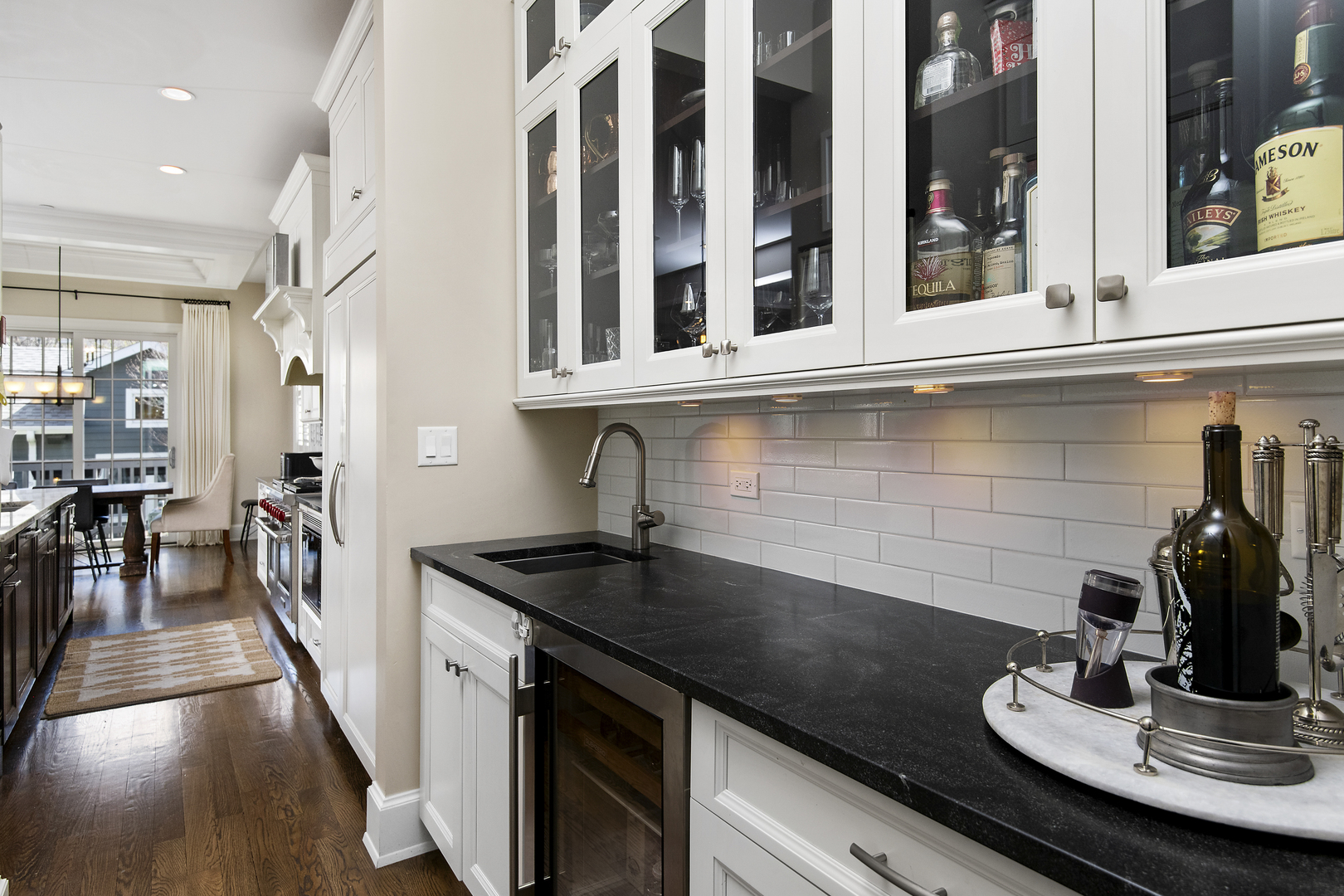 3649 N Paulina Street