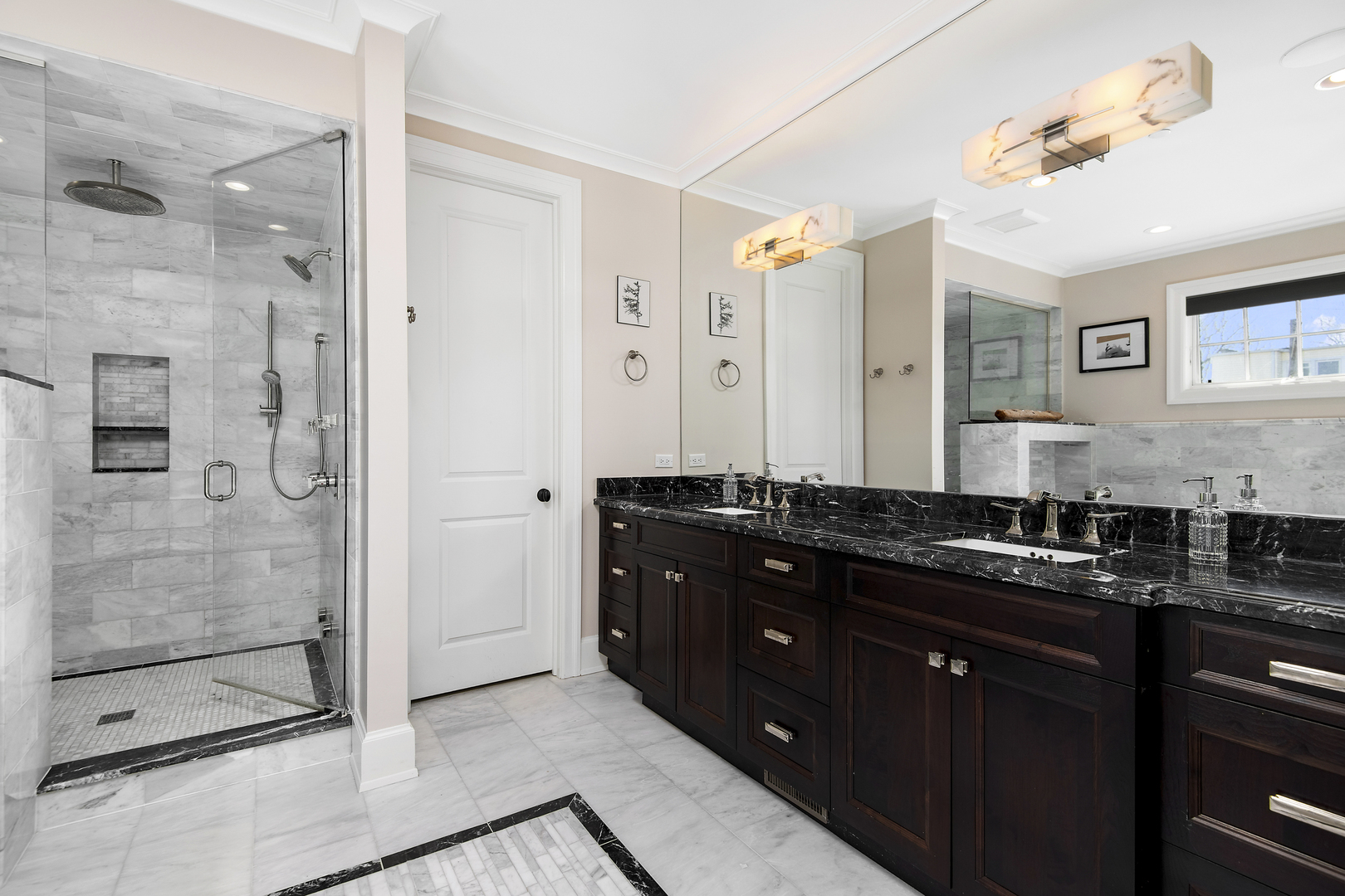 3649 N Paulina Street