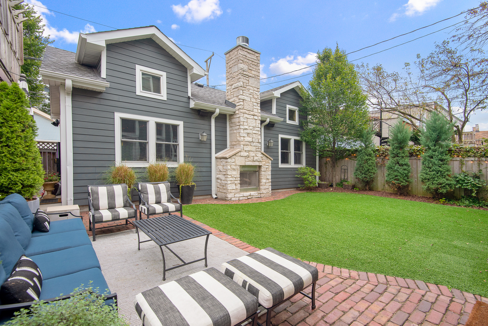 3649 N Paulina Street