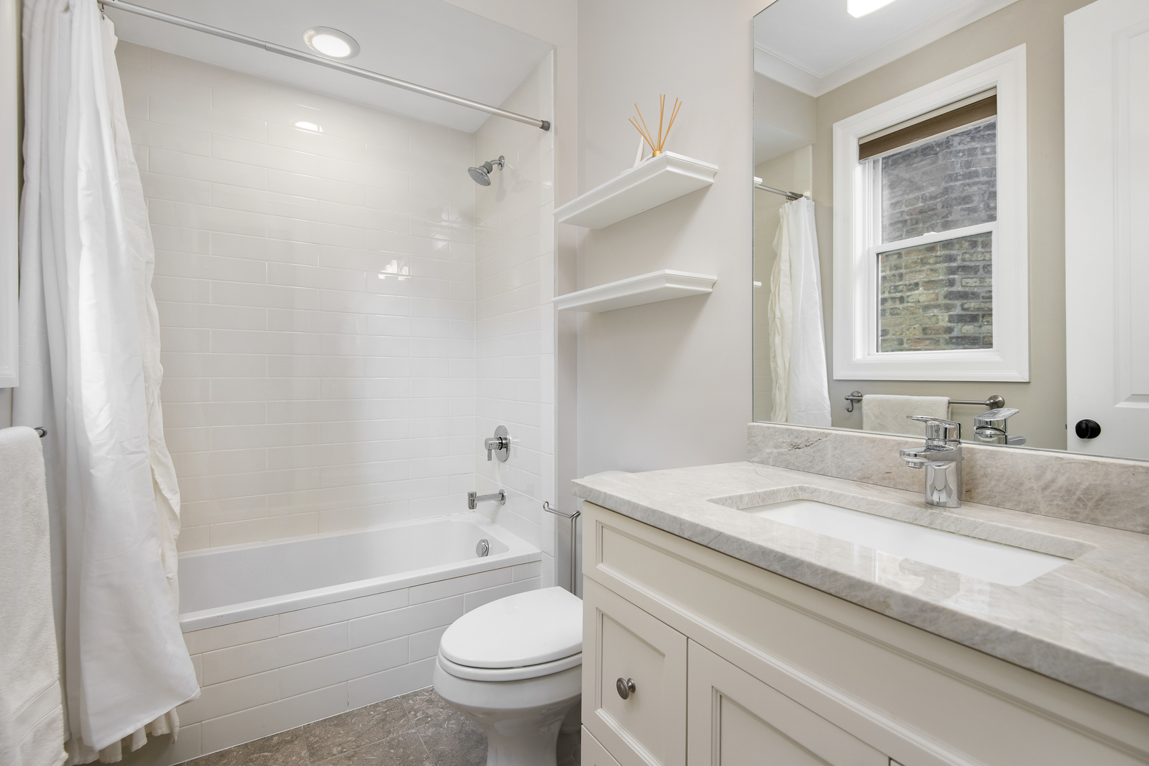 3649 N Paulina Street