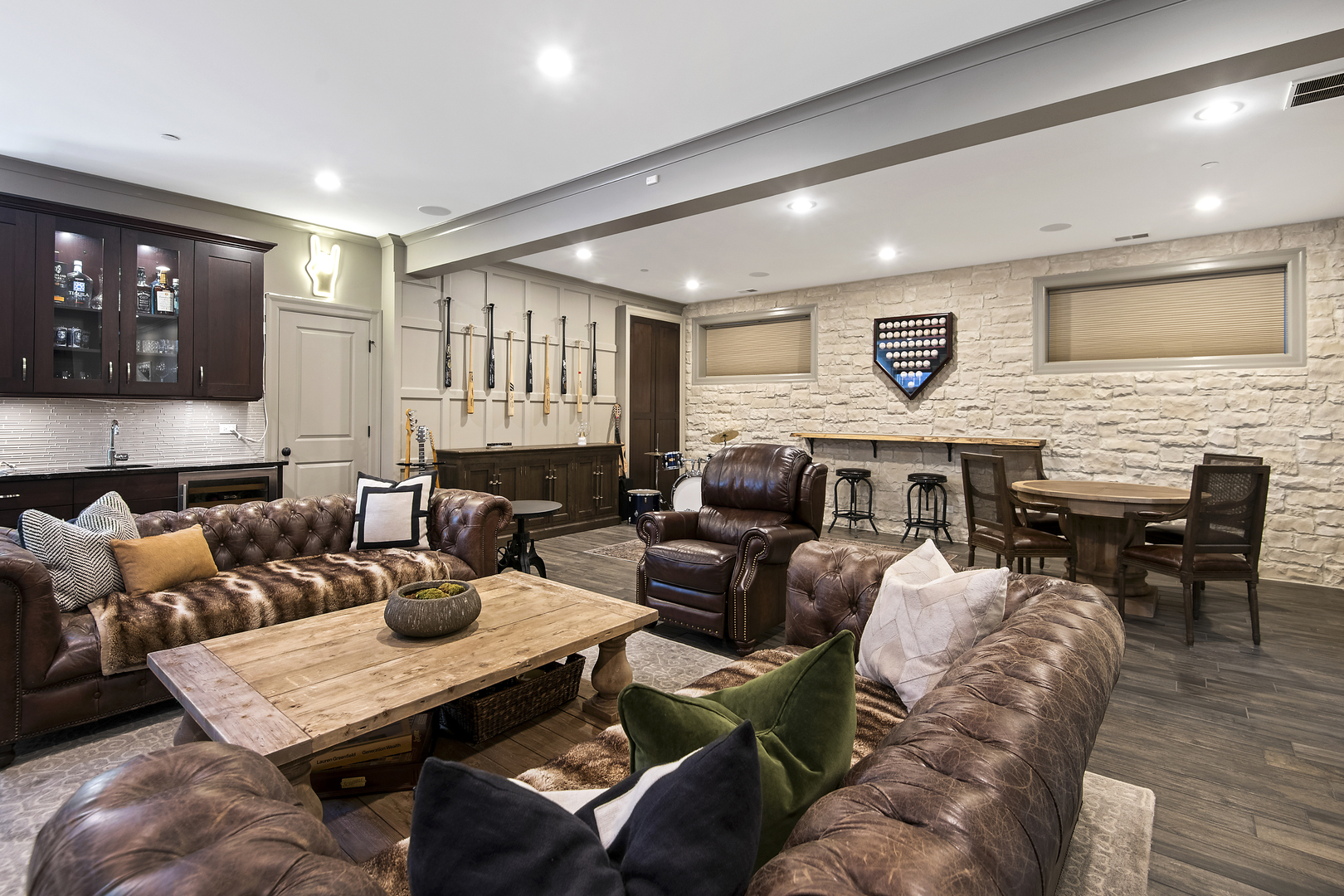 3649 N Paulina Street