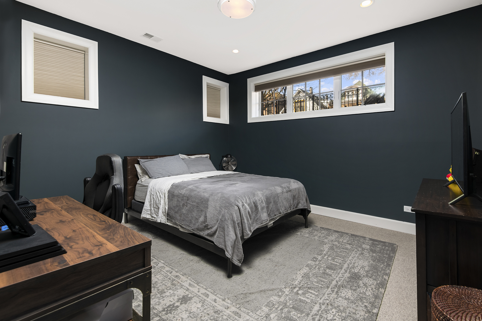 3649 N Paulina Street