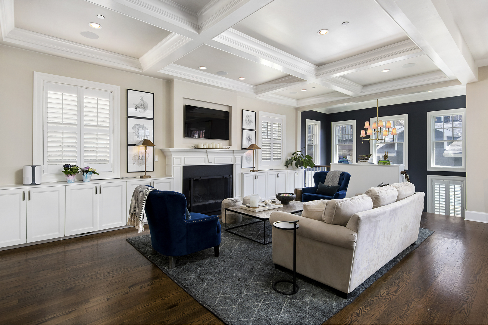 3649 N Paulina Street