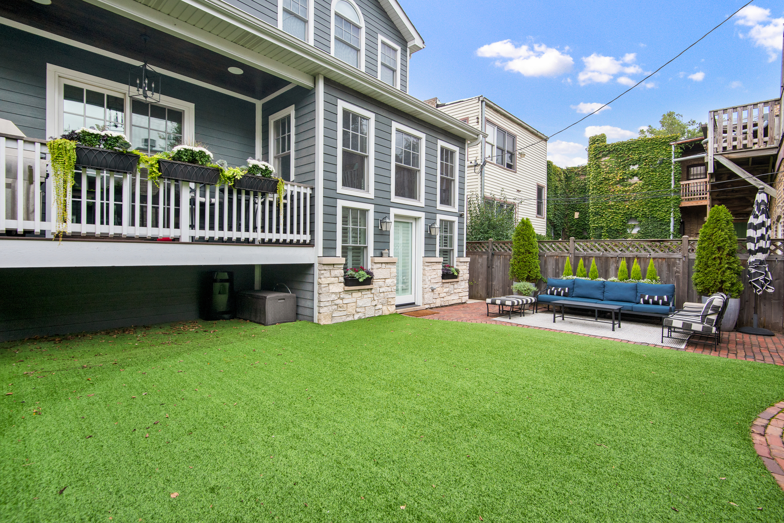 3649 N Paulina Street