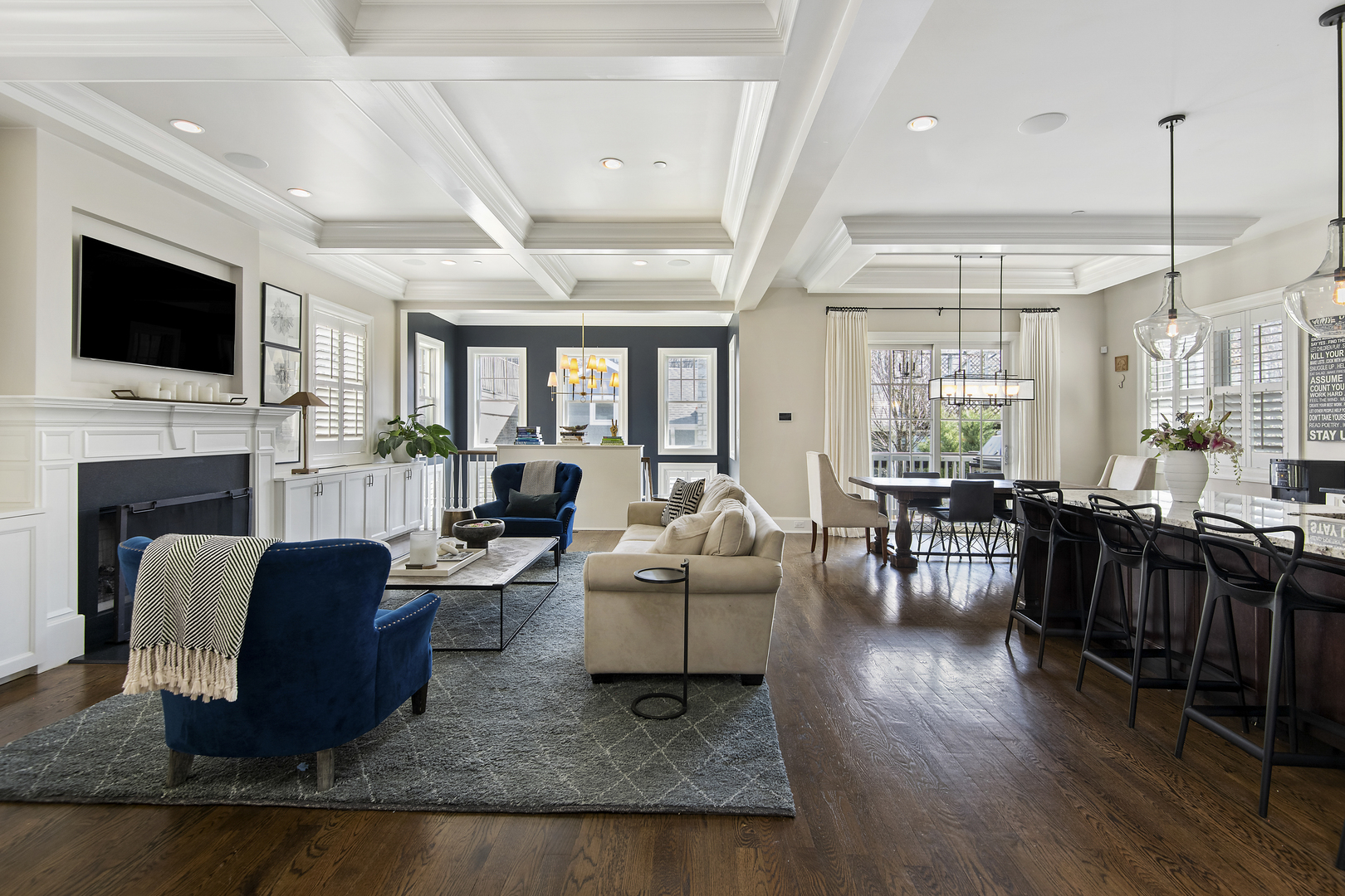 3649 N Paulina Street