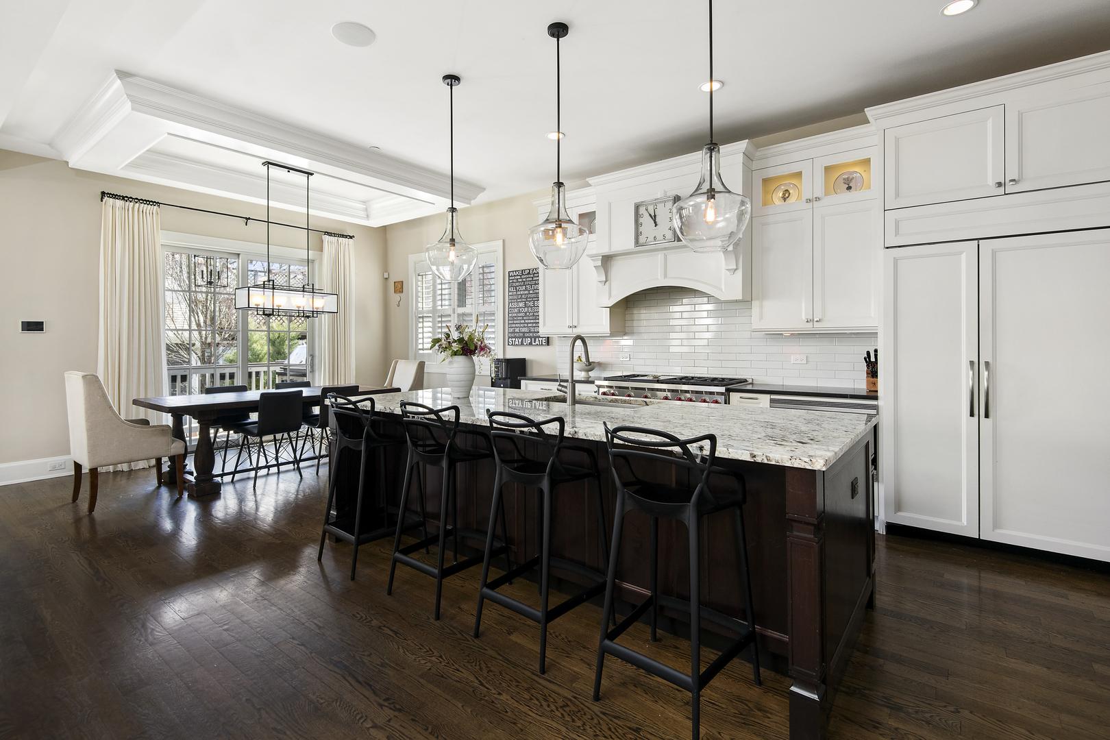 3649 N Paulina Street