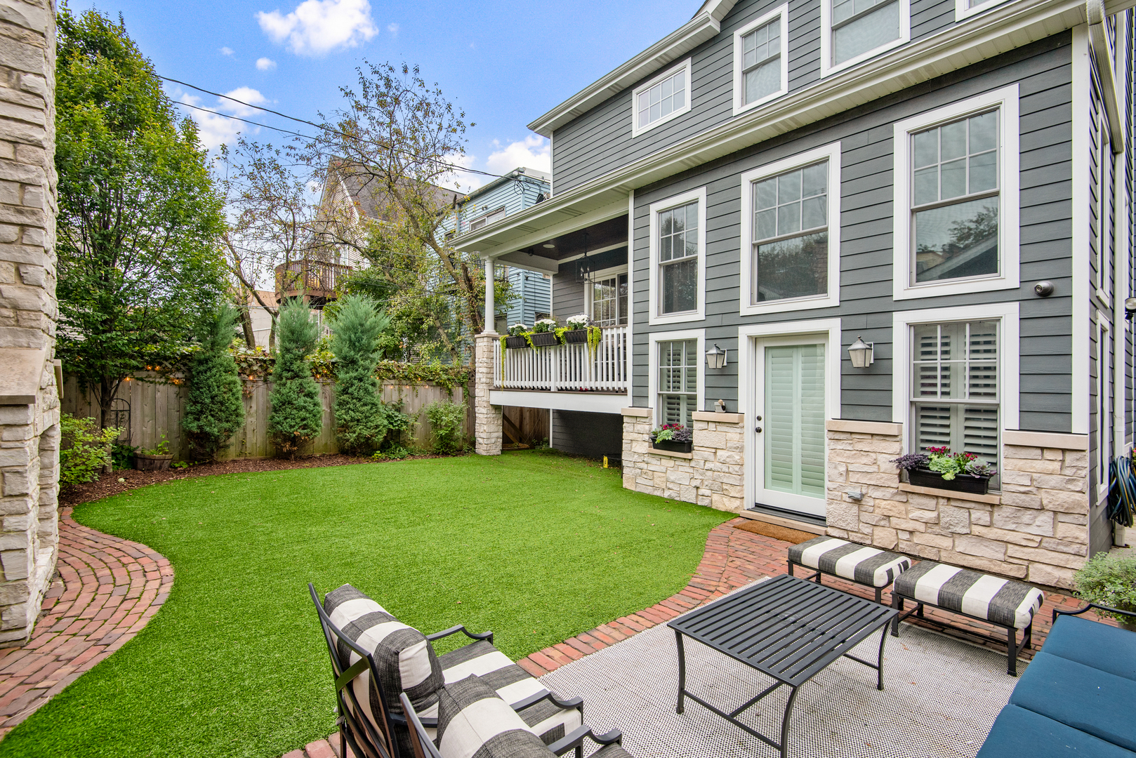 3649 N Paulina Street