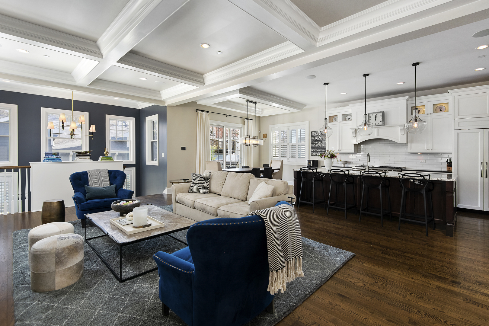 3649 N Paulina Street