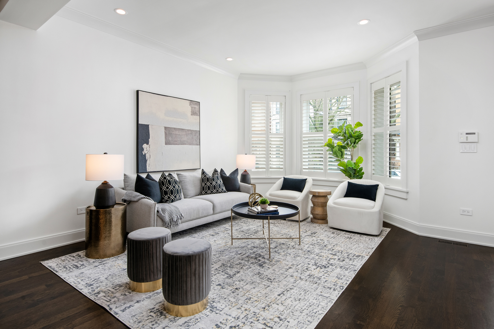 1319 W Cornelia Avenue