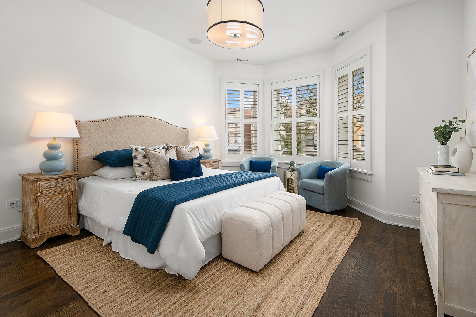 1319 W Cornelia Avenue