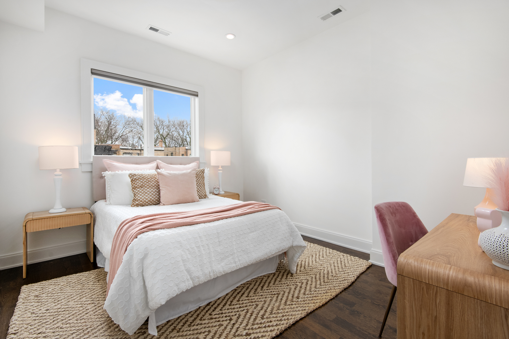 1319 W Cornelia Avenue