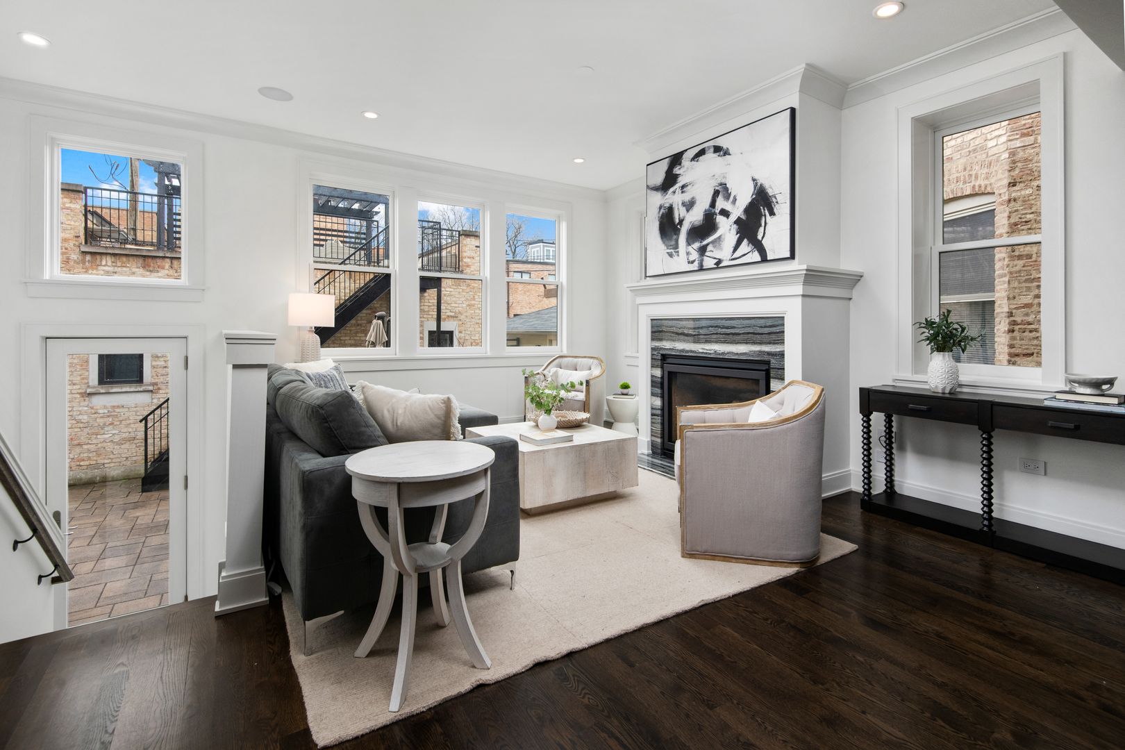 1319 W Cornelia Avenue