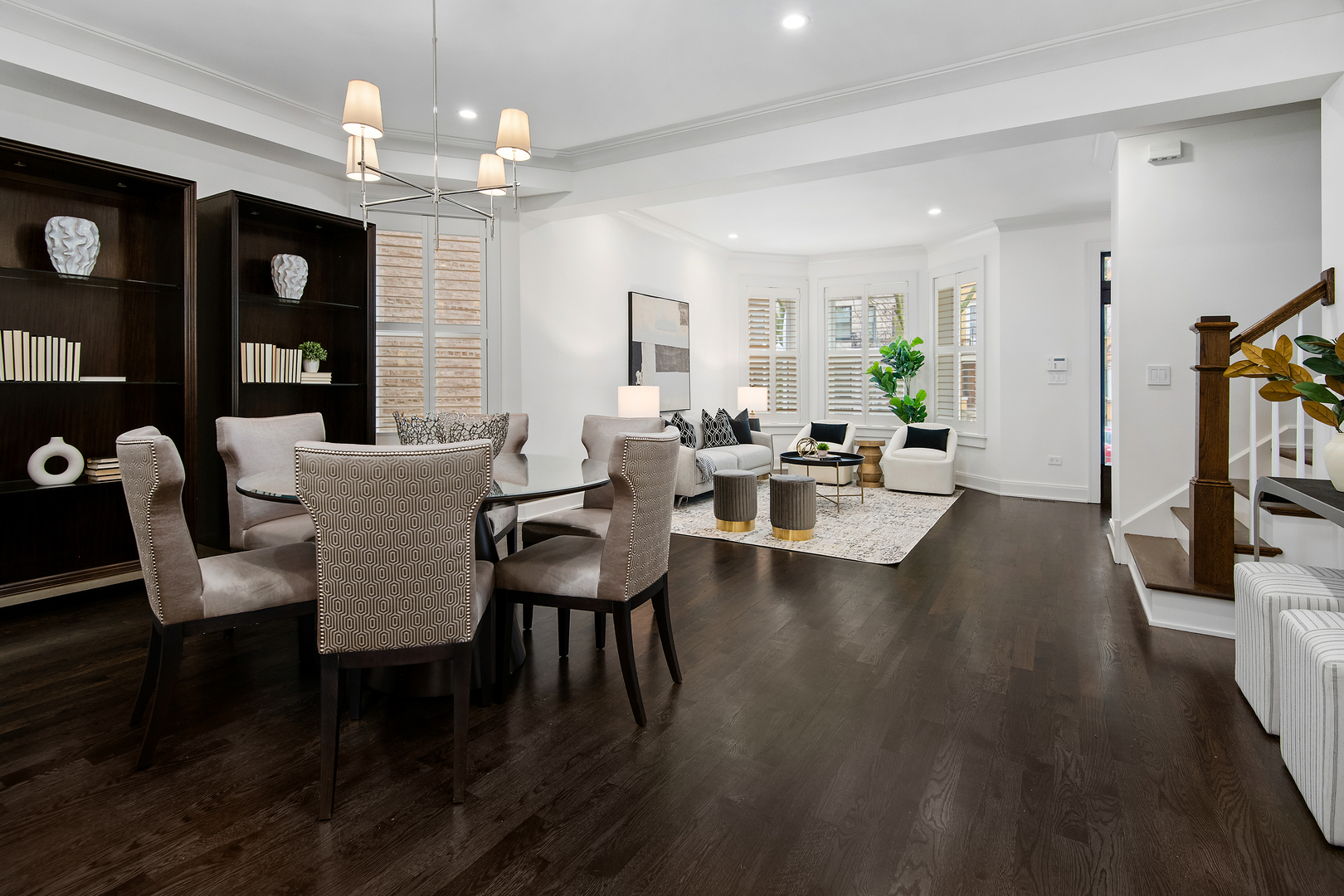 1319 W Cornelia Avenue