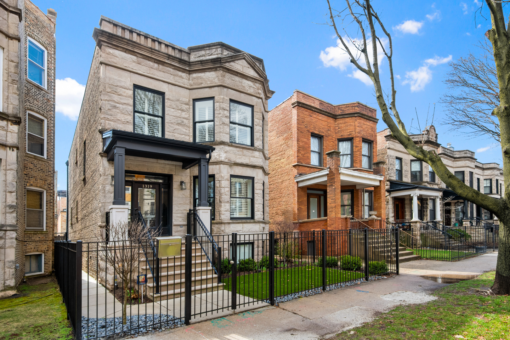 1319 W Cornelia Avenue