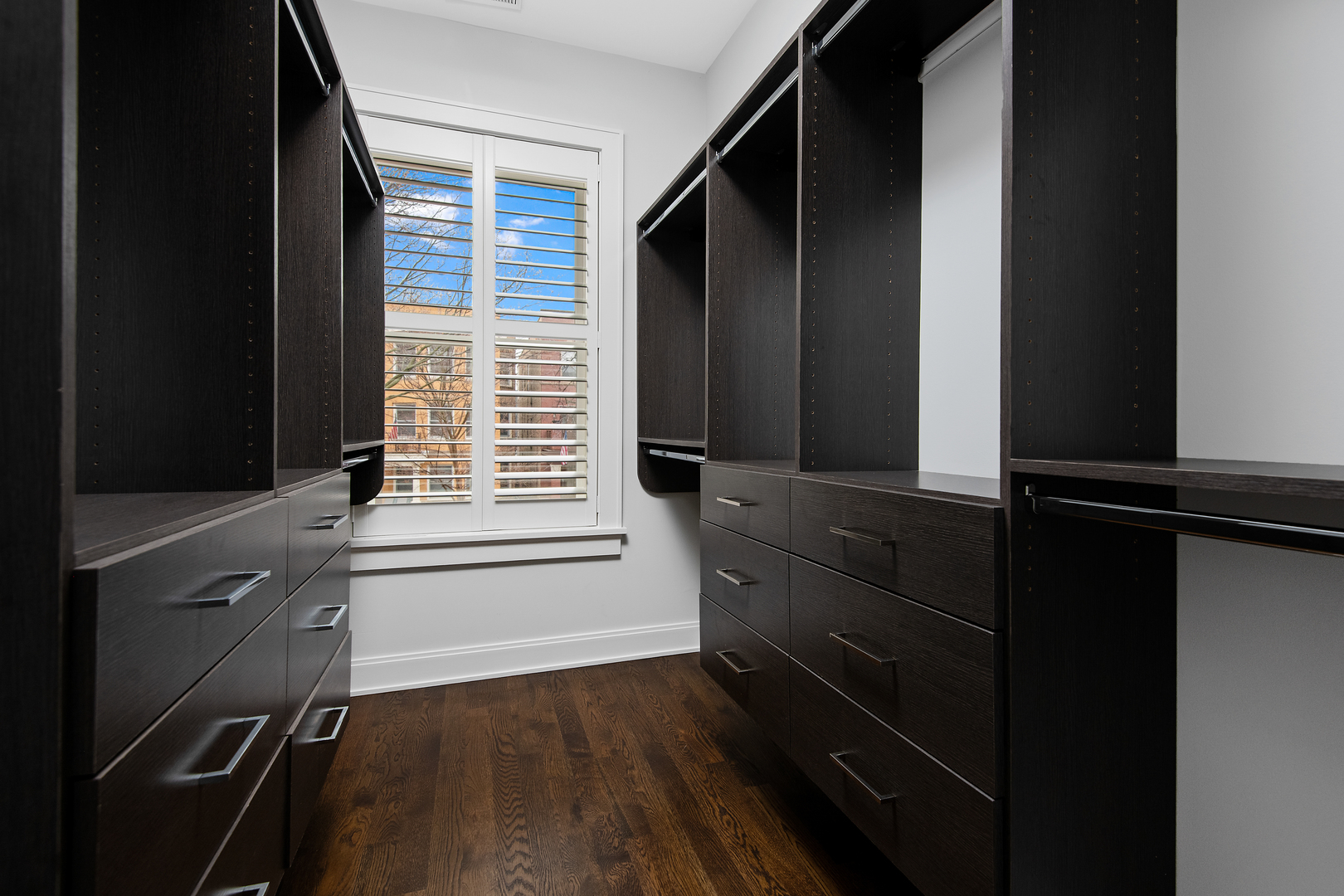 1319 W Cornelia Avenue