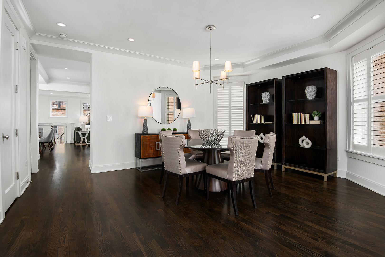 1319 W Cornelia Avenue