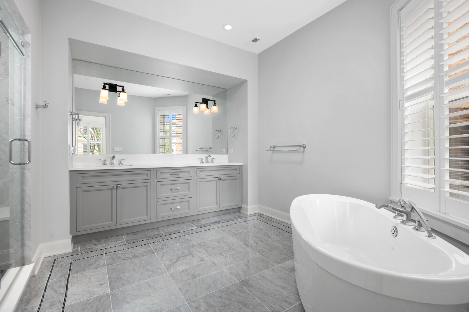 1319 W Cornelia Avenue