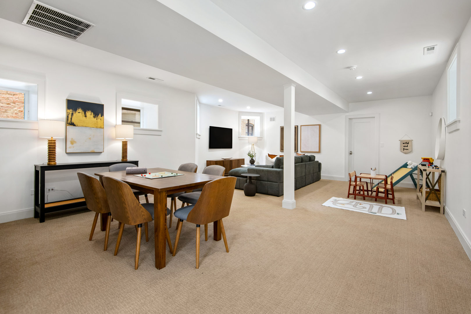 1319 W Cornelia Avenue