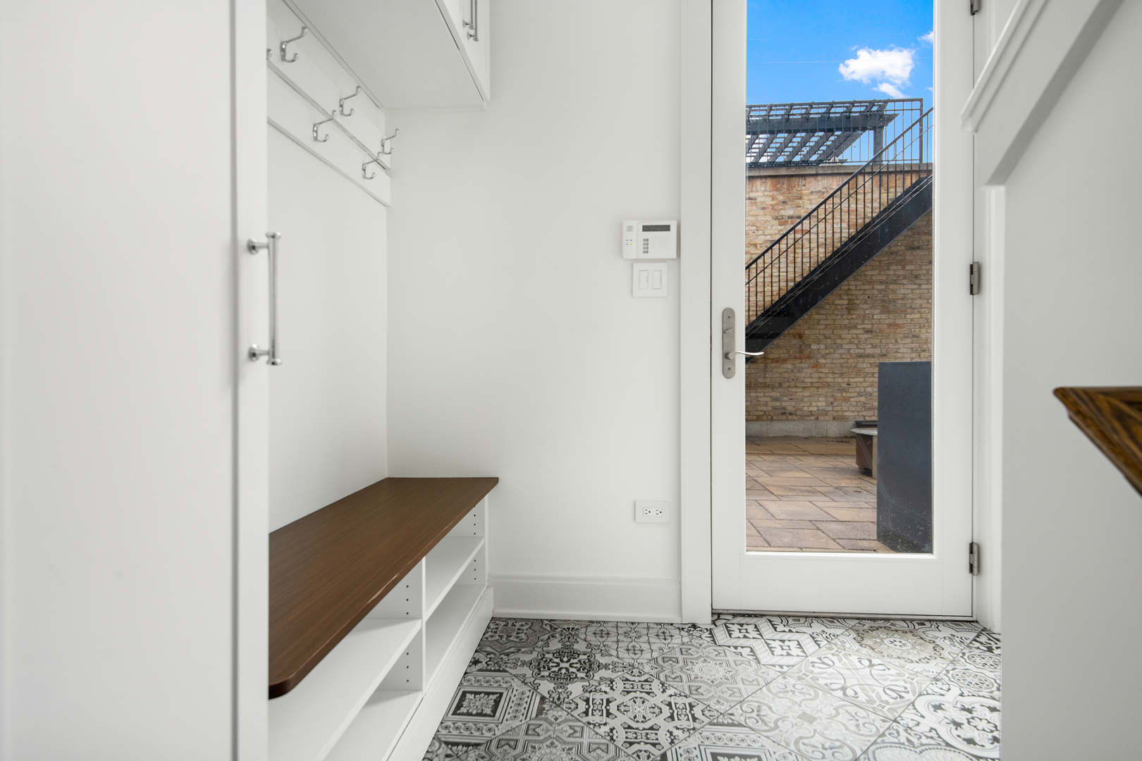 1319 W Cornelia Avenue