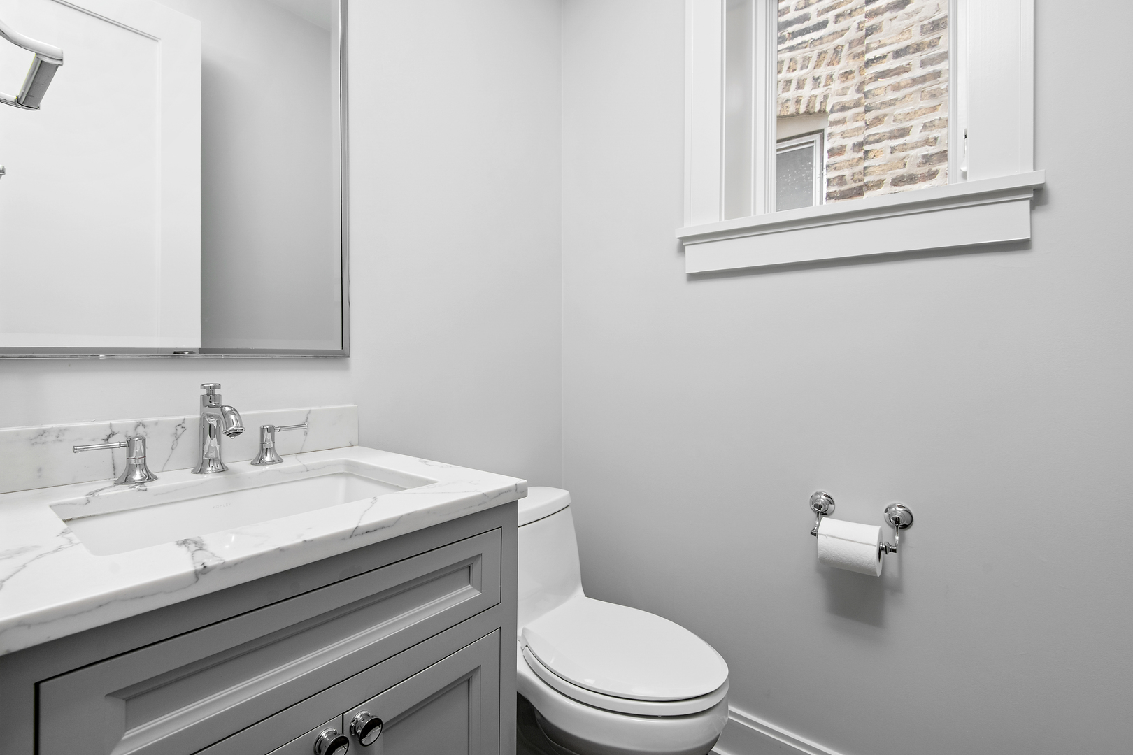 1319 W Cornelia Avenue