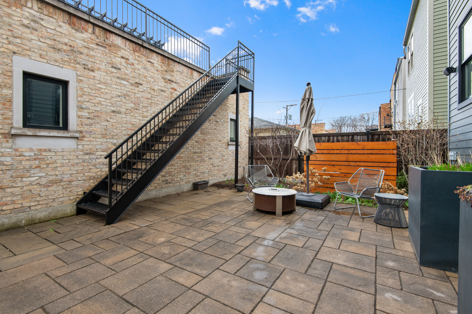 1319 W Cornelia Avenue