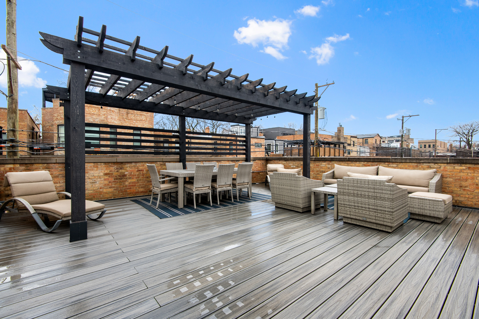 1319 W Cornelia Avenue