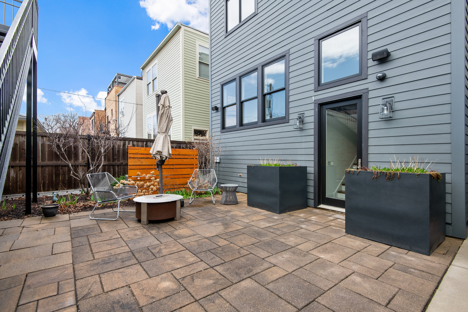 1319 W Cornelia Avenue