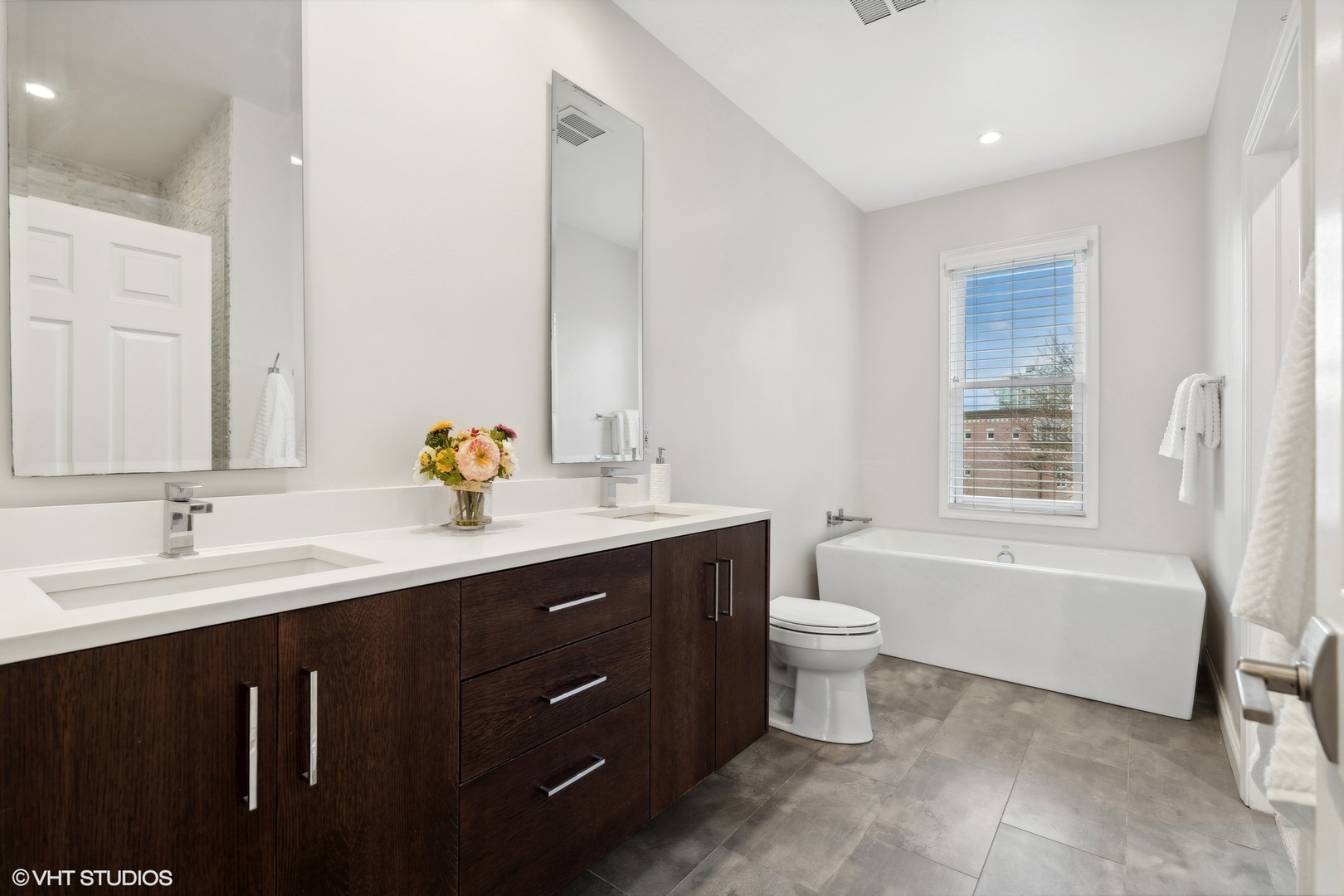 1472 S Prairie Avenue