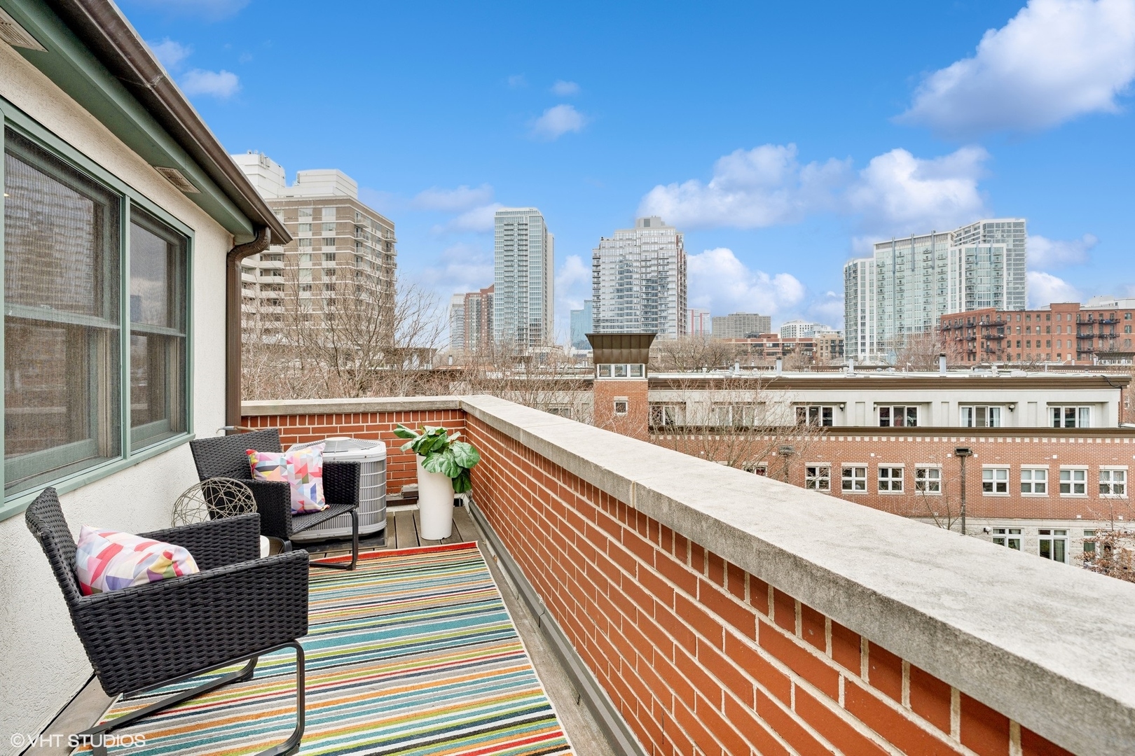 1472 S Prairie Avenue