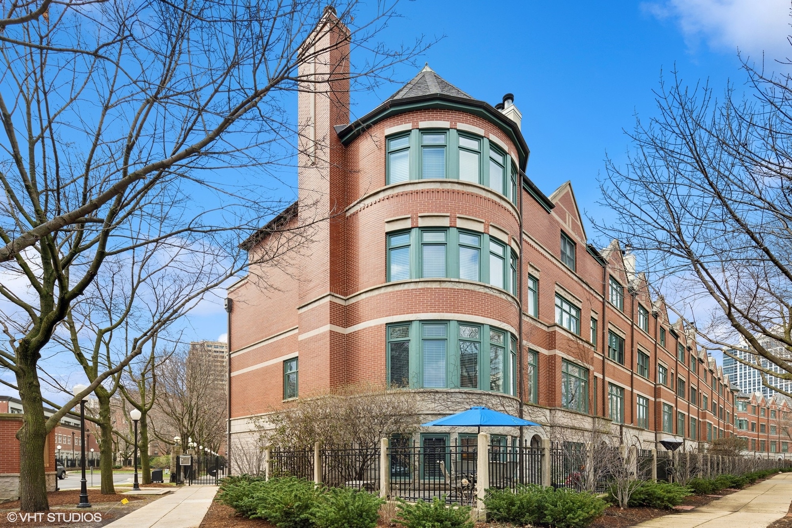 1472 S Prairie Avenue