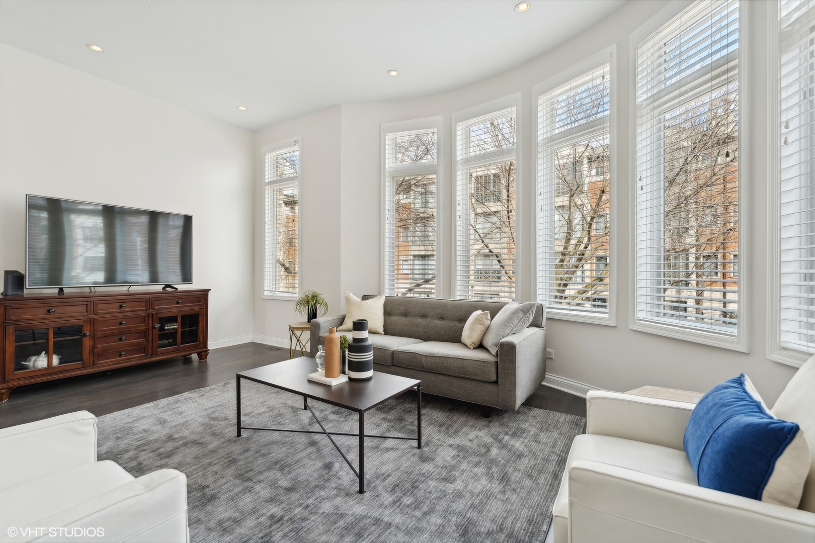 1472 S Prairie Avenue