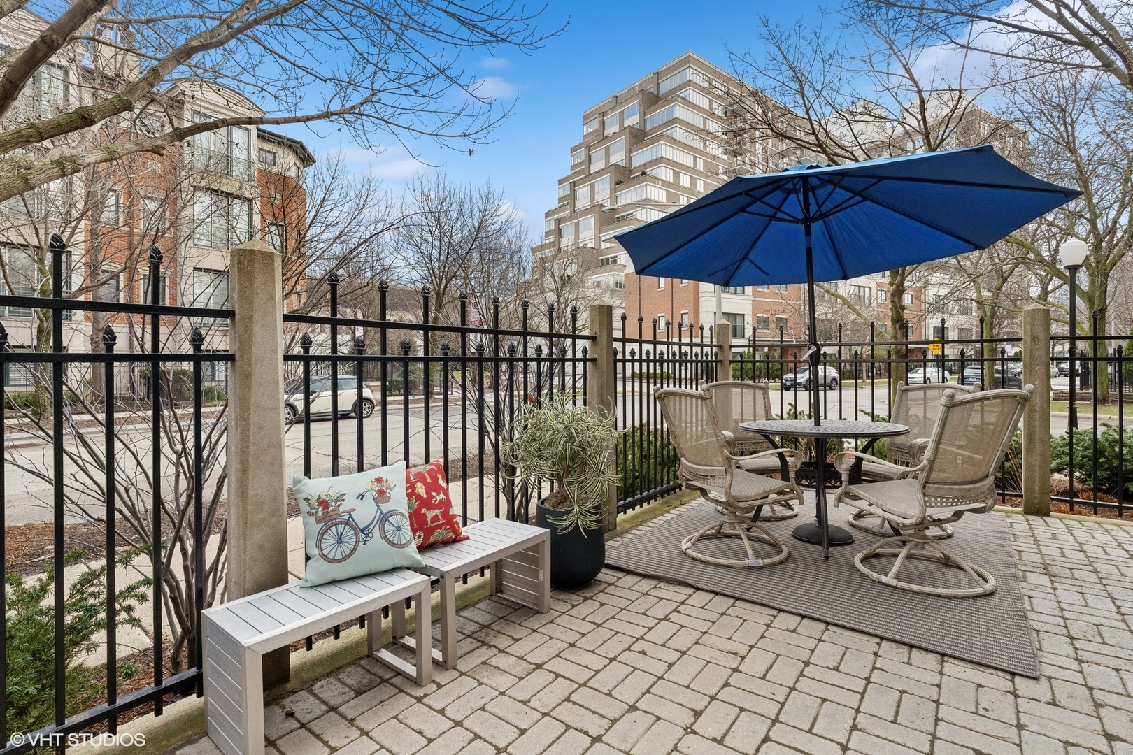 1472 S Prairie Avenue