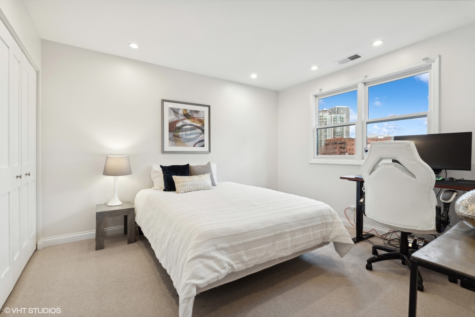 1472 S Prairie Avenue