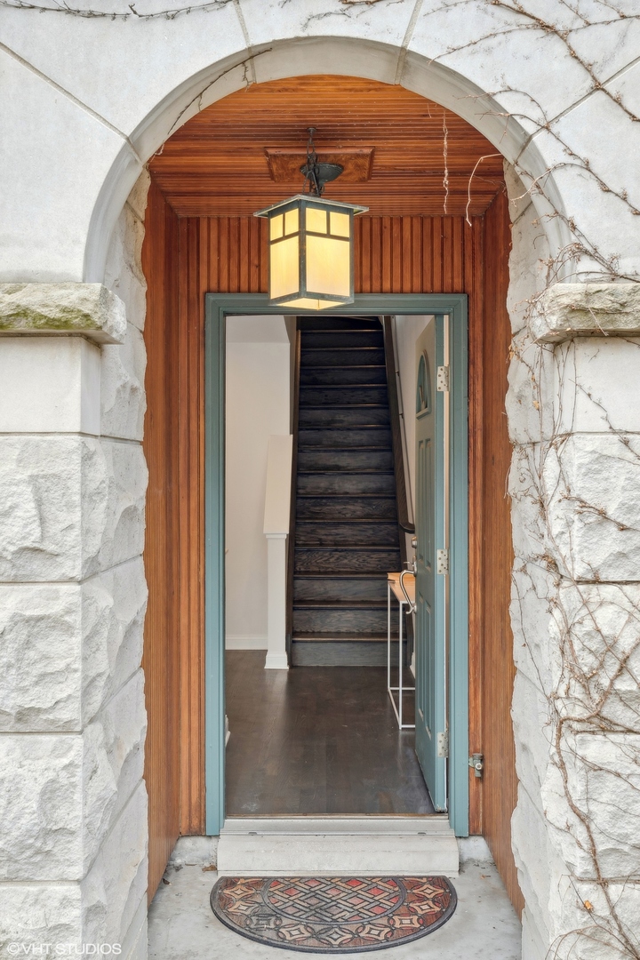 1472 S Prairie Avenue