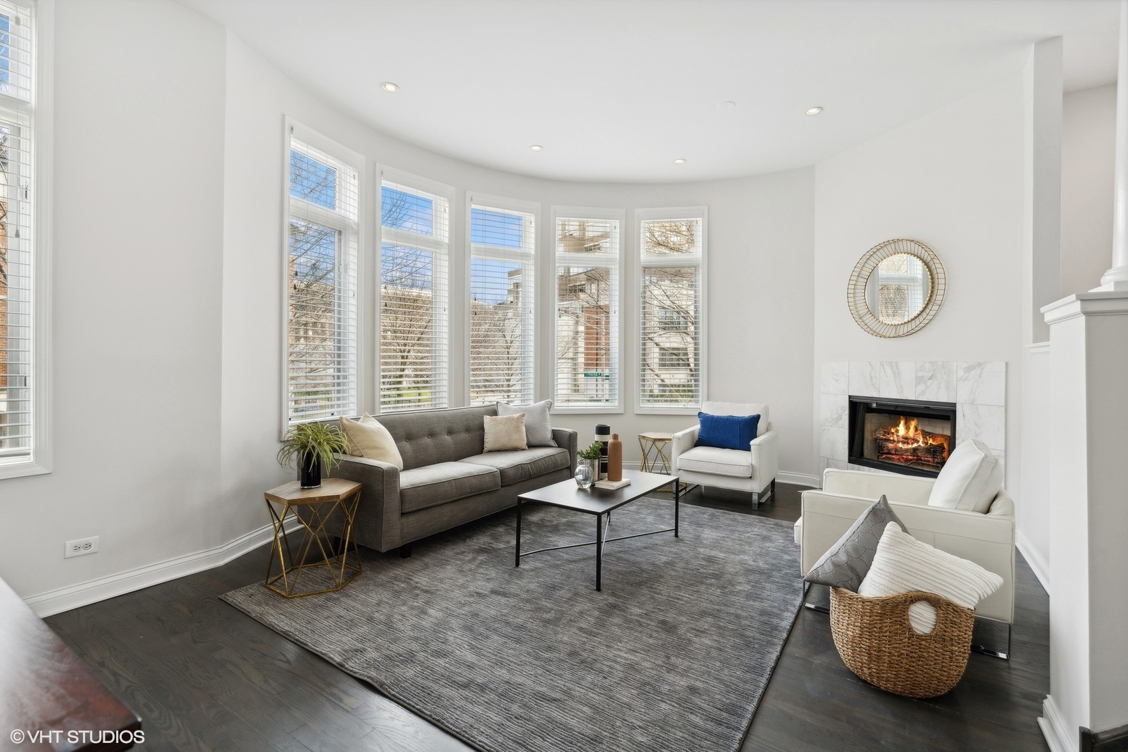 1472 S Prairie Avenue