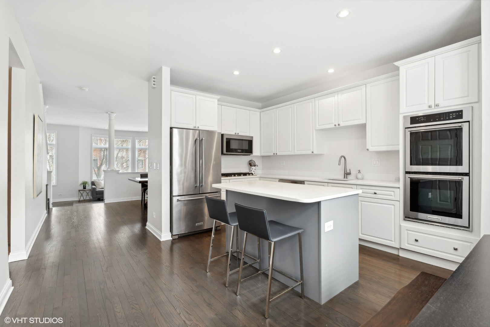 1472 S Prairie Avenue