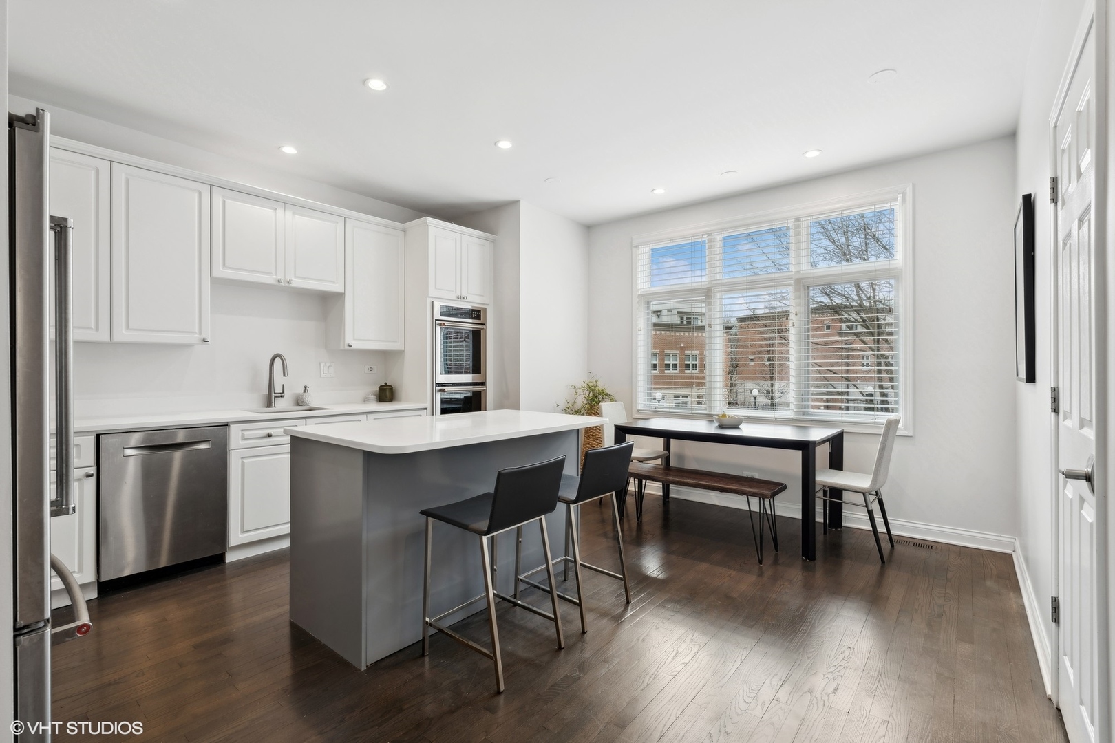 1472 S Prairie Avenue