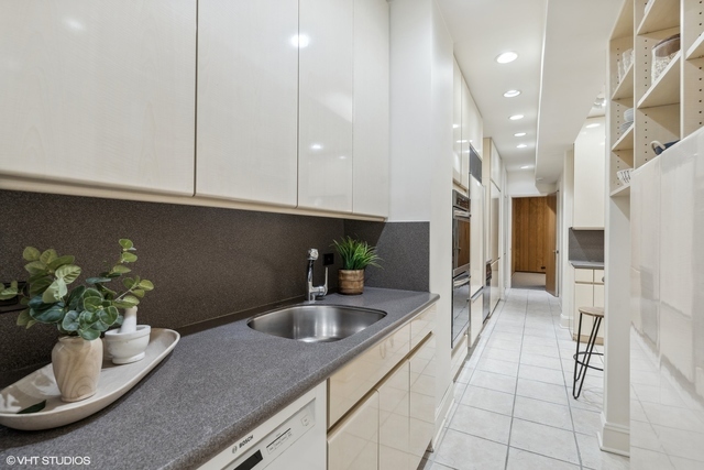 3500 N Lake Shore Drive Unit: 9C