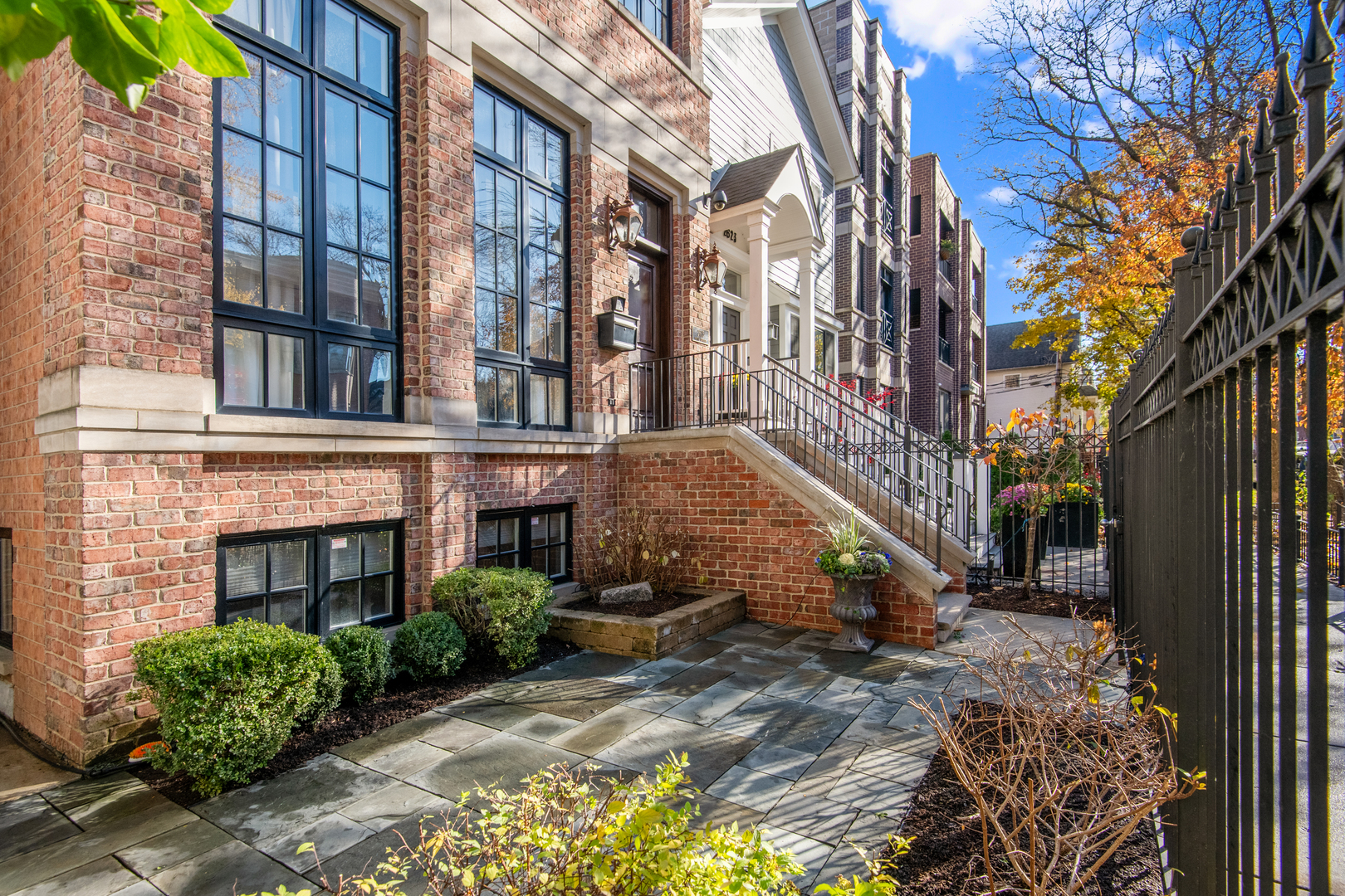 2625 N Seminary Street