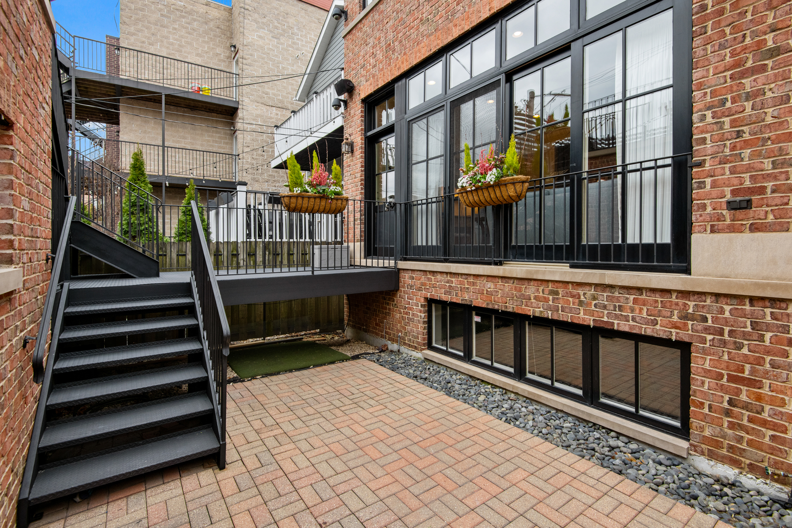 2625 N Seminary Street