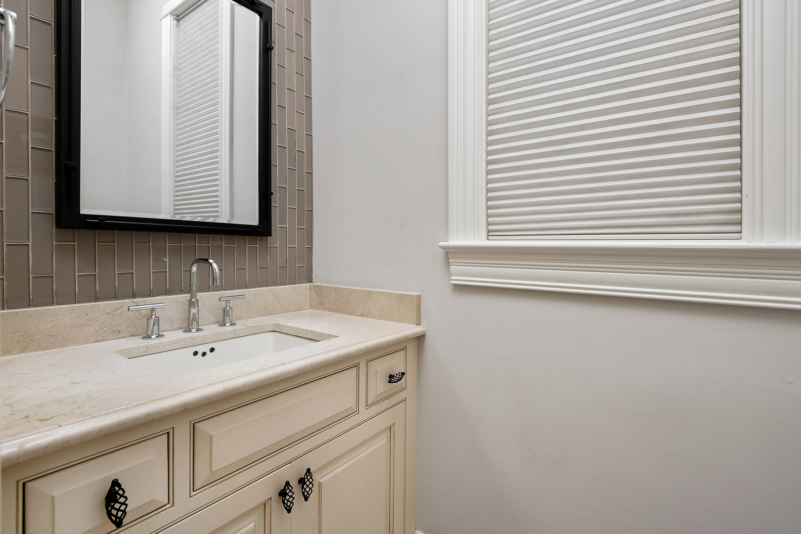 2625 N Seminary Street