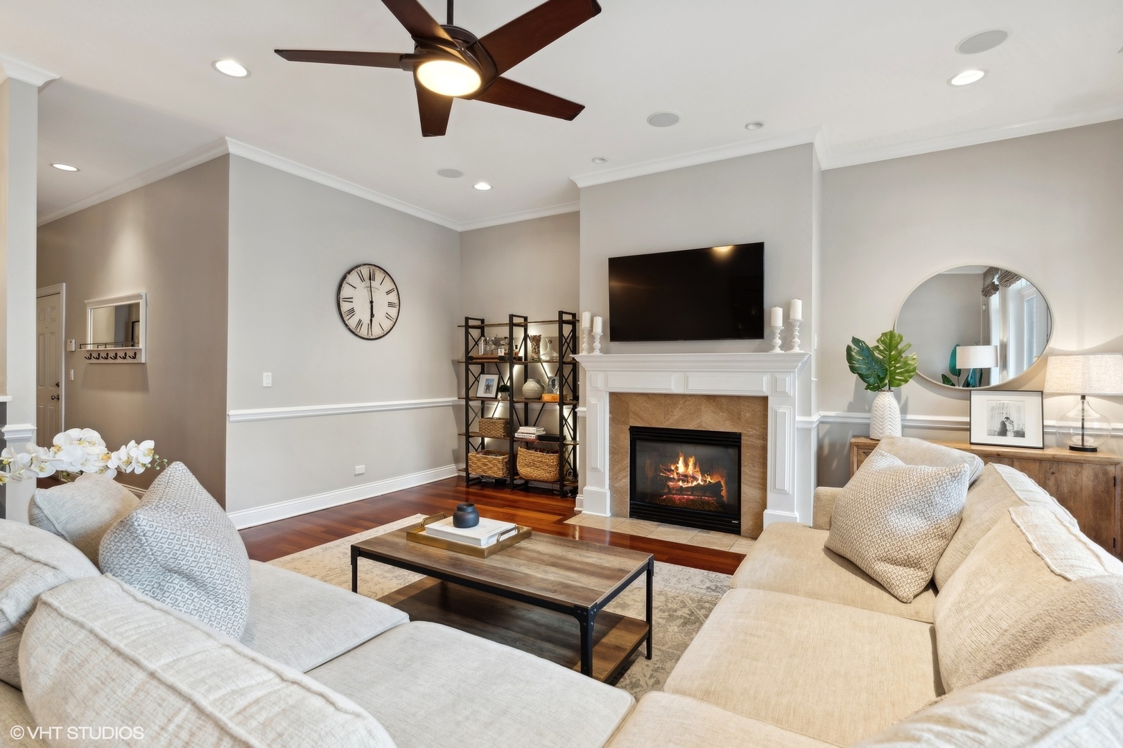 1340 W Belmont Avenue Unit: 2