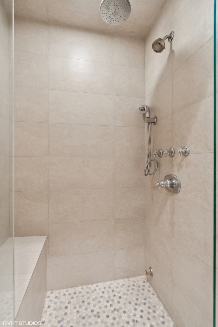 1340 W Belmont Avenue Unit: 2