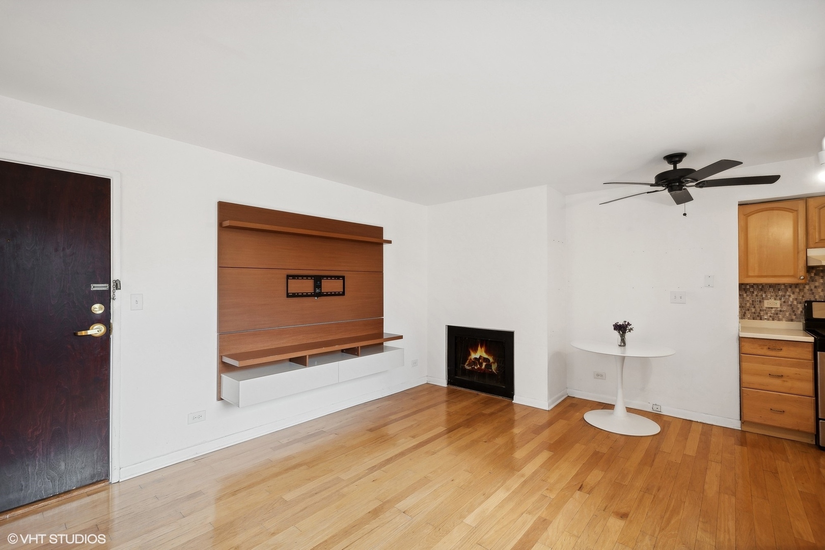 644 W Arlington Place Unit: 4J