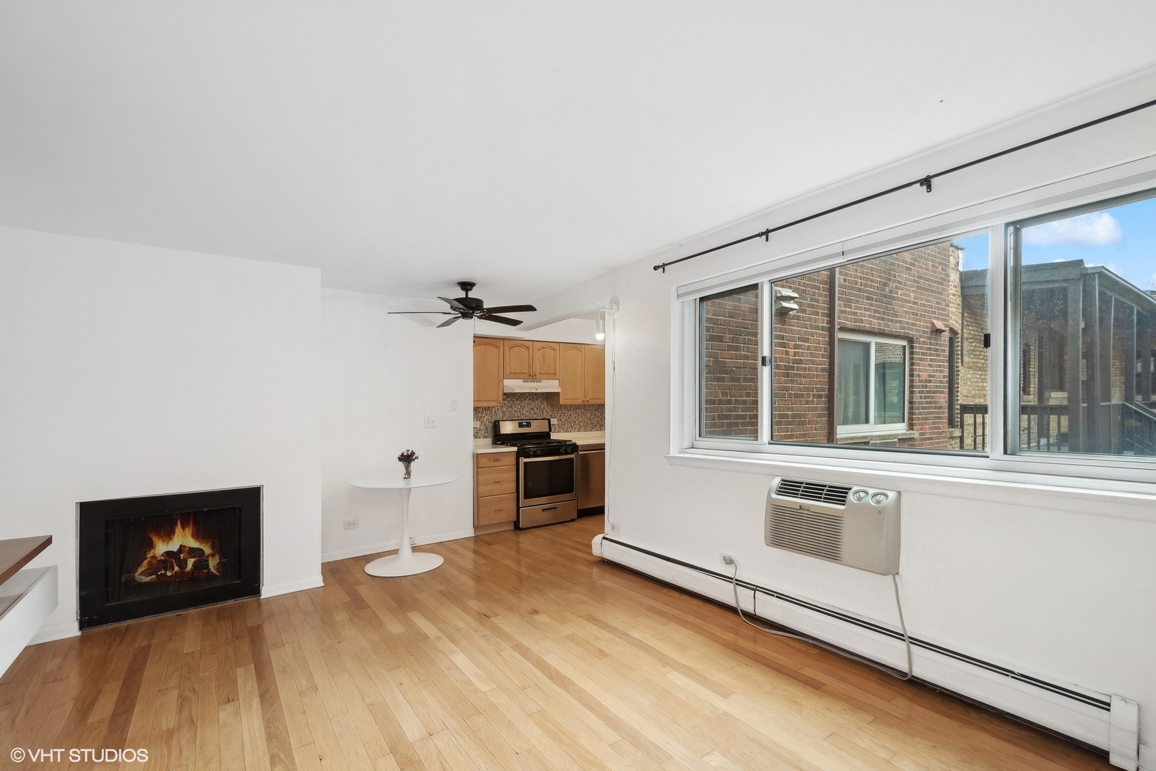 644 W Arlington Place Unit: 4J