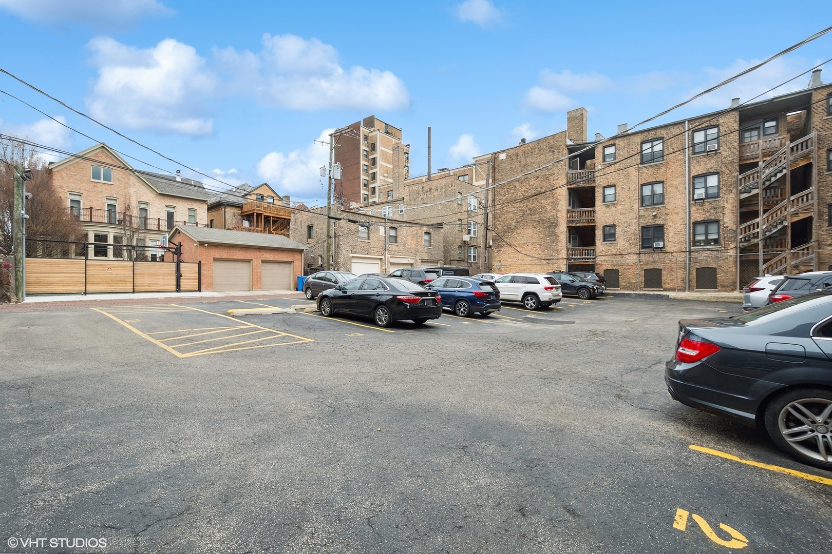 644 W Arlington Place Unit: 4J