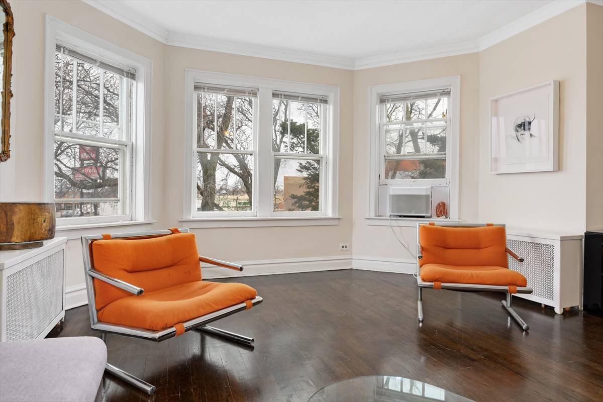 3617 N Sawyer Avenue Unit: 2